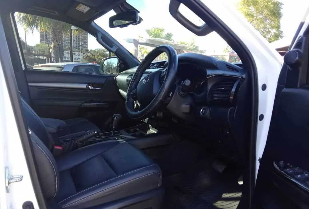 Toyota Hilux 2.8 GD-6 RB LEGEND 4X4