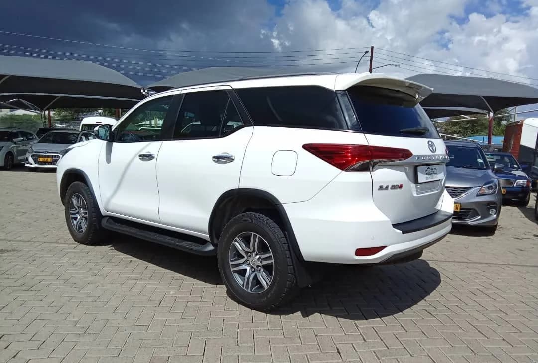 Toyota Fortuner 2.4GD-6 RB A/T